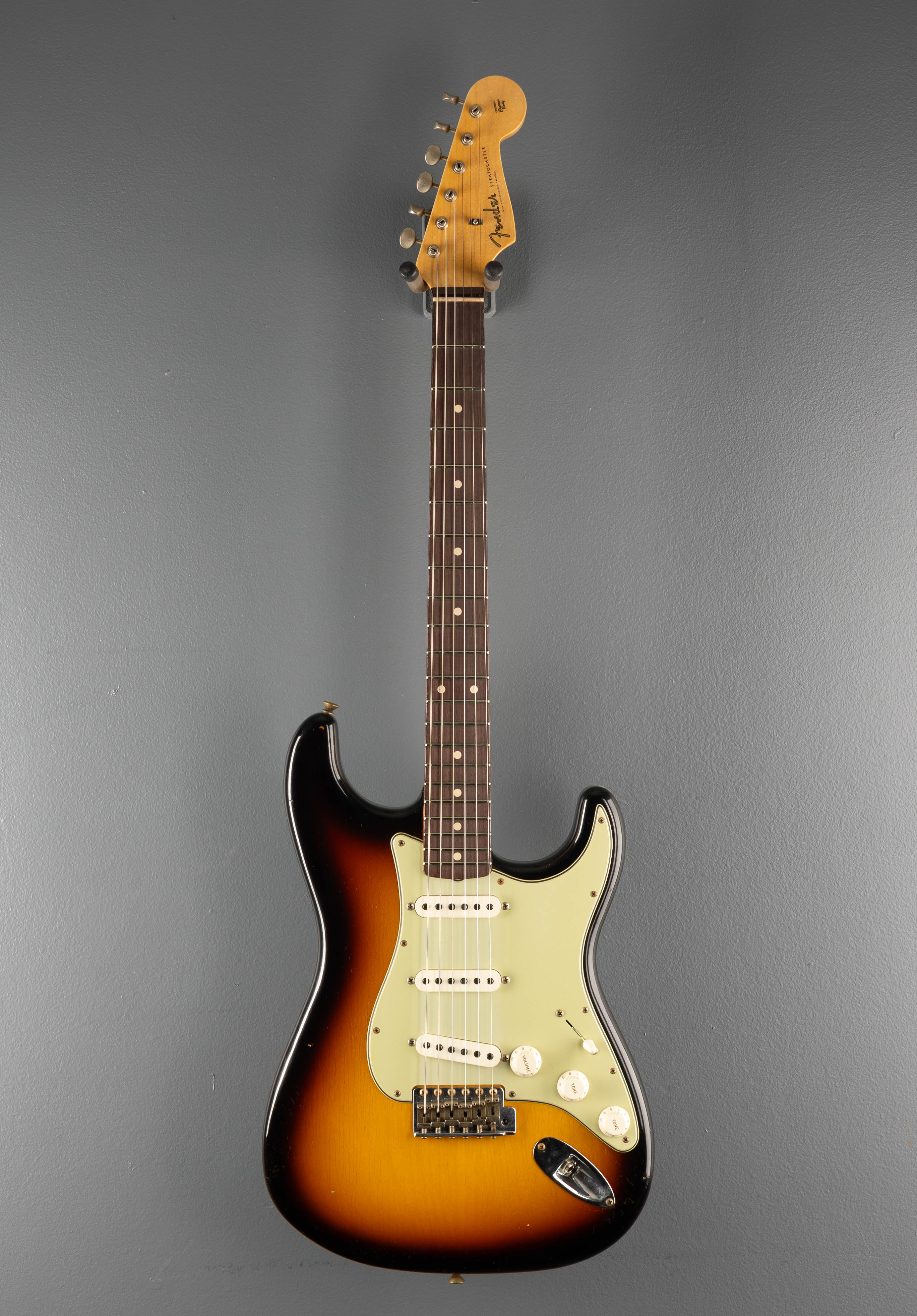 1960 Journeyman Relic Stratocaster - 3 Color Sunburst - Image 3