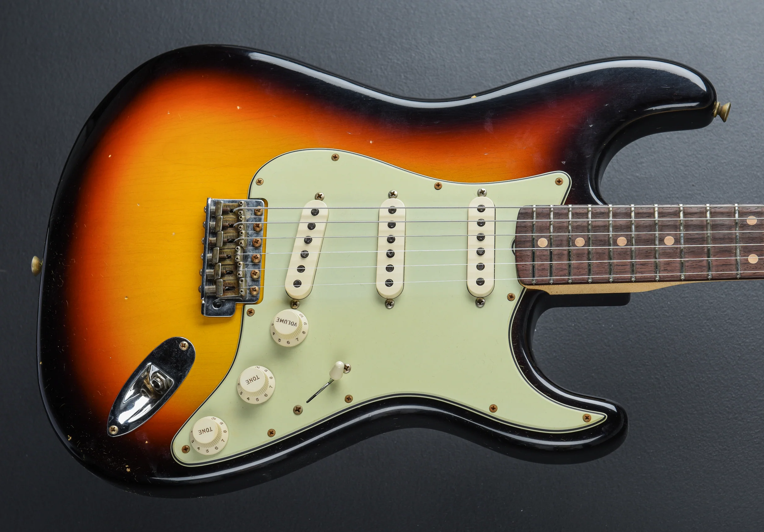 1960 Journeyman Relic Stratocaster - 3 Color Sunburst