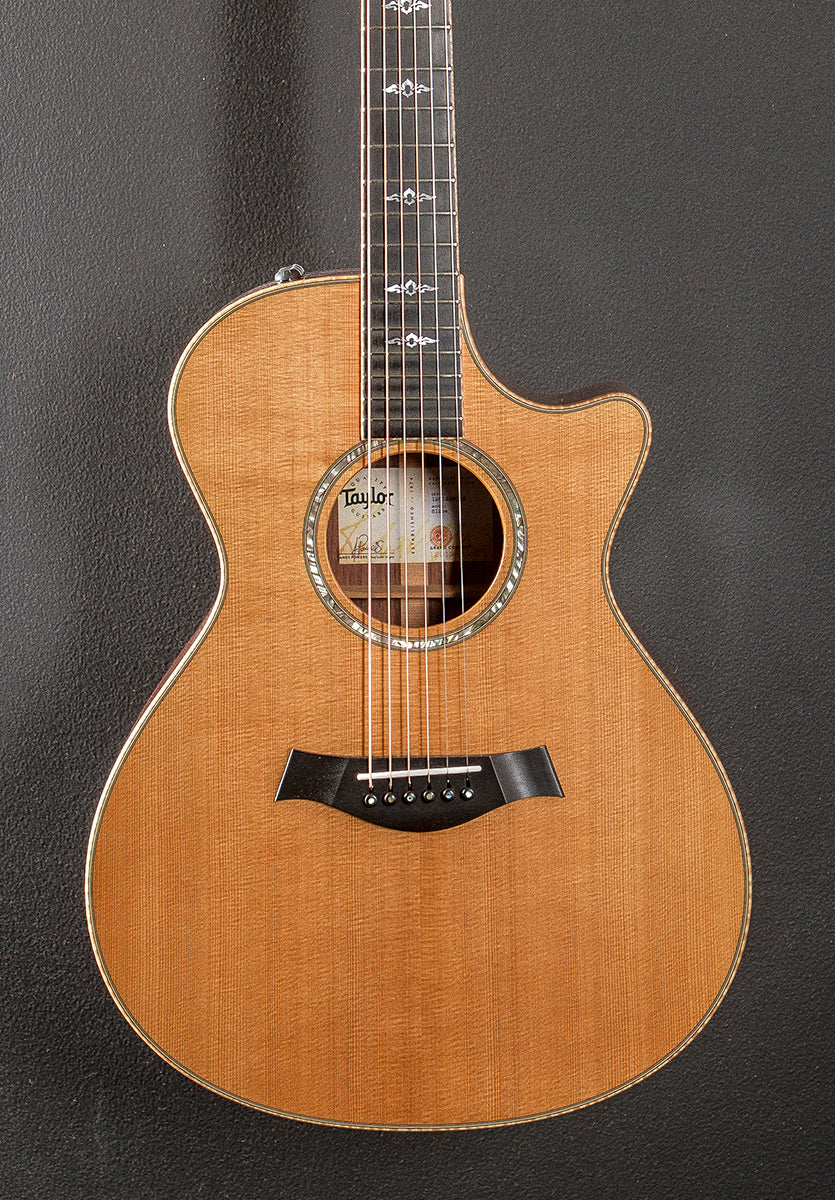USED 812CE '11 - Image 2