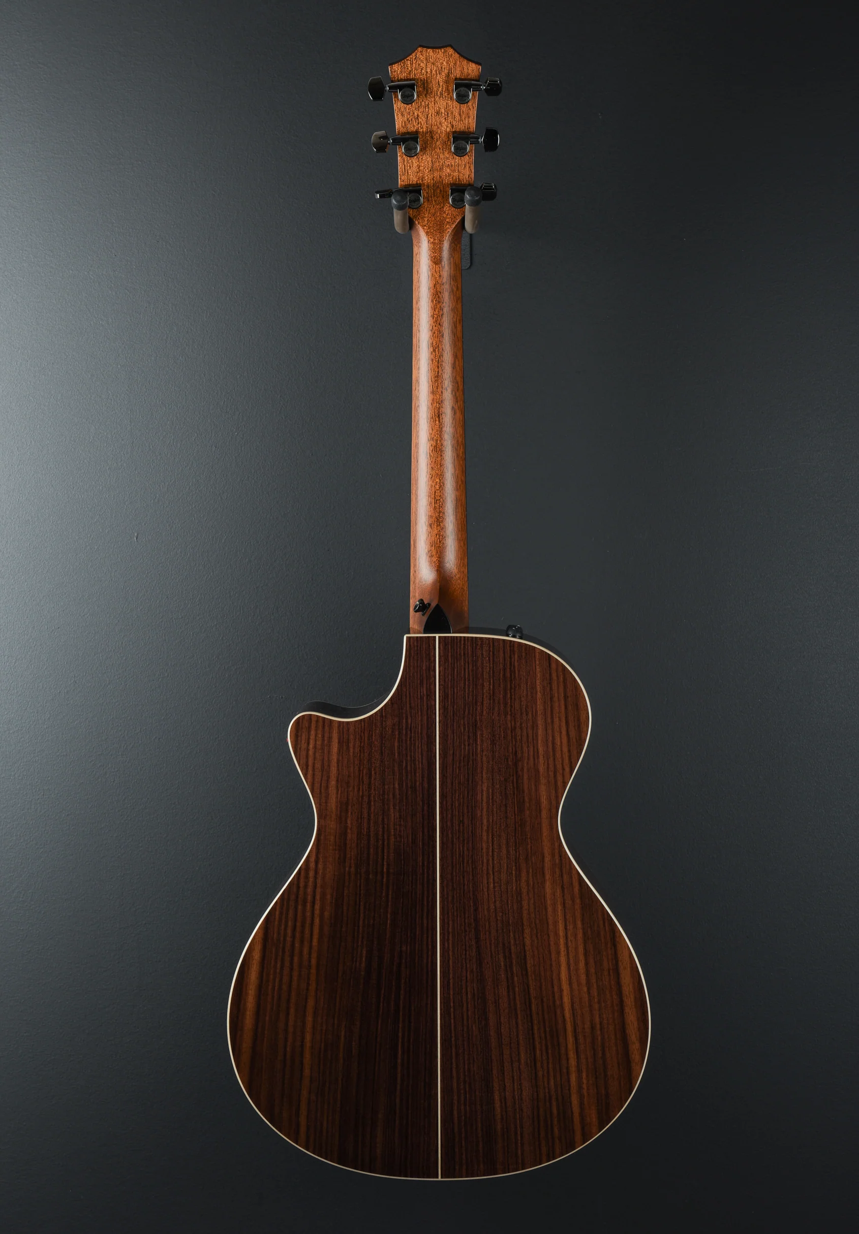 812CE - Image 4