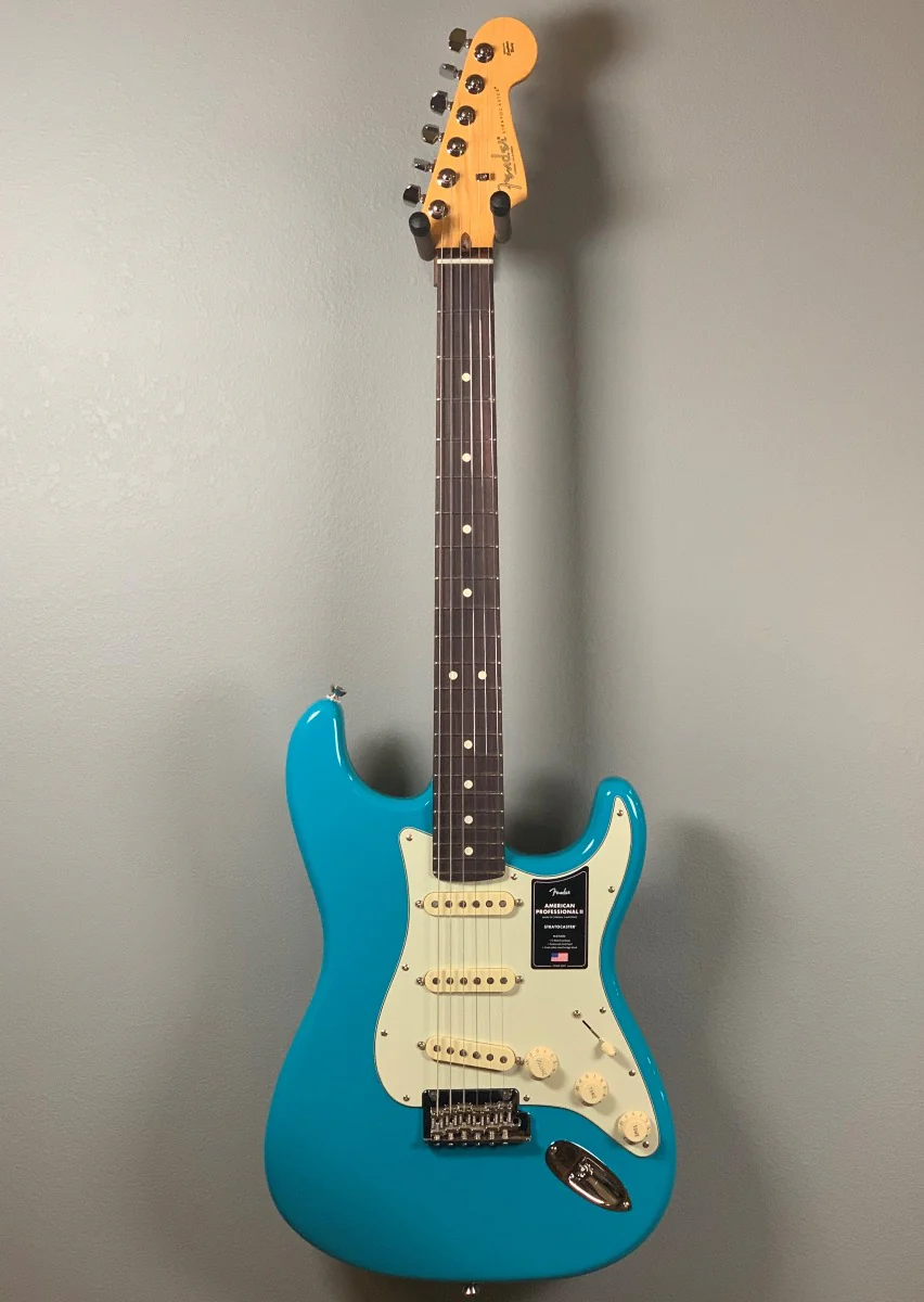 AMERICAN PROFESSIONAL II STRATOCASTER®- Miami Blue - Image 3