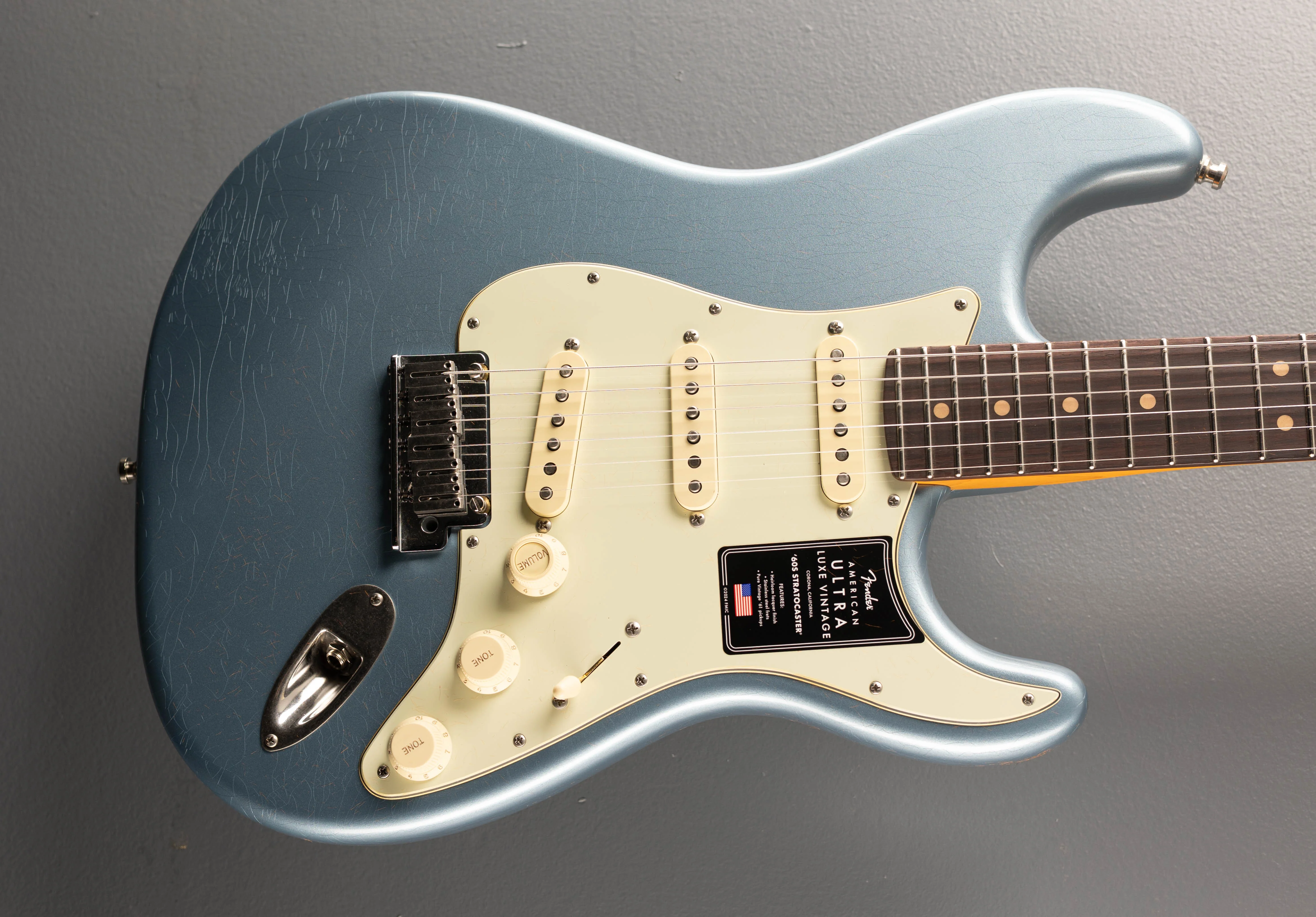 American Ultra Luxe Vintage '60s Stratocaster - Ice Blue Metallic
