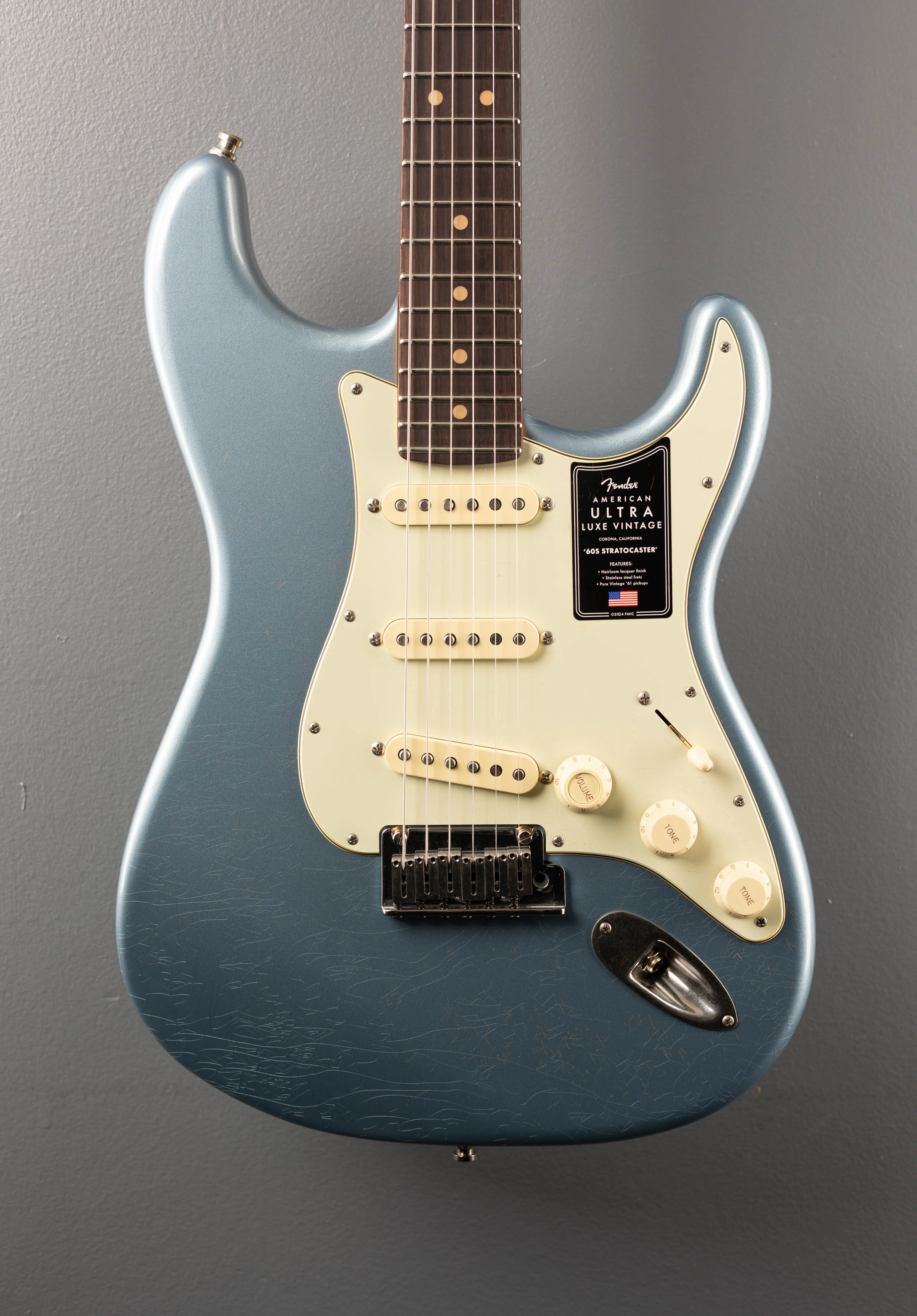 American Ultra Luxe Vintage '60s Stratocaster - Ice Blue Metallic - Image 2