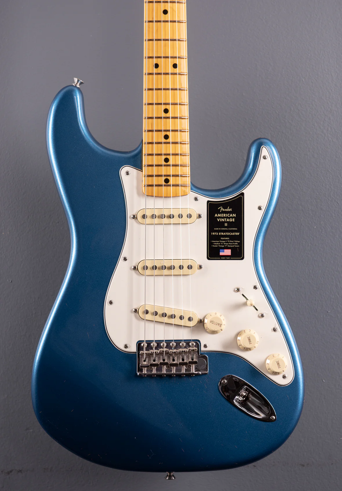 American Vintage II 1973 Stratocaster - Lake Placid Blue w/Maple - Image 3