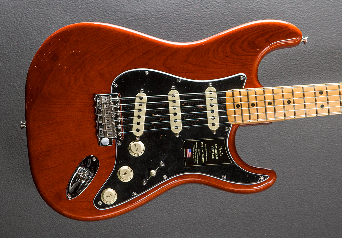American Vintage II 1973 Stratocaster - Mocha w/Maple
