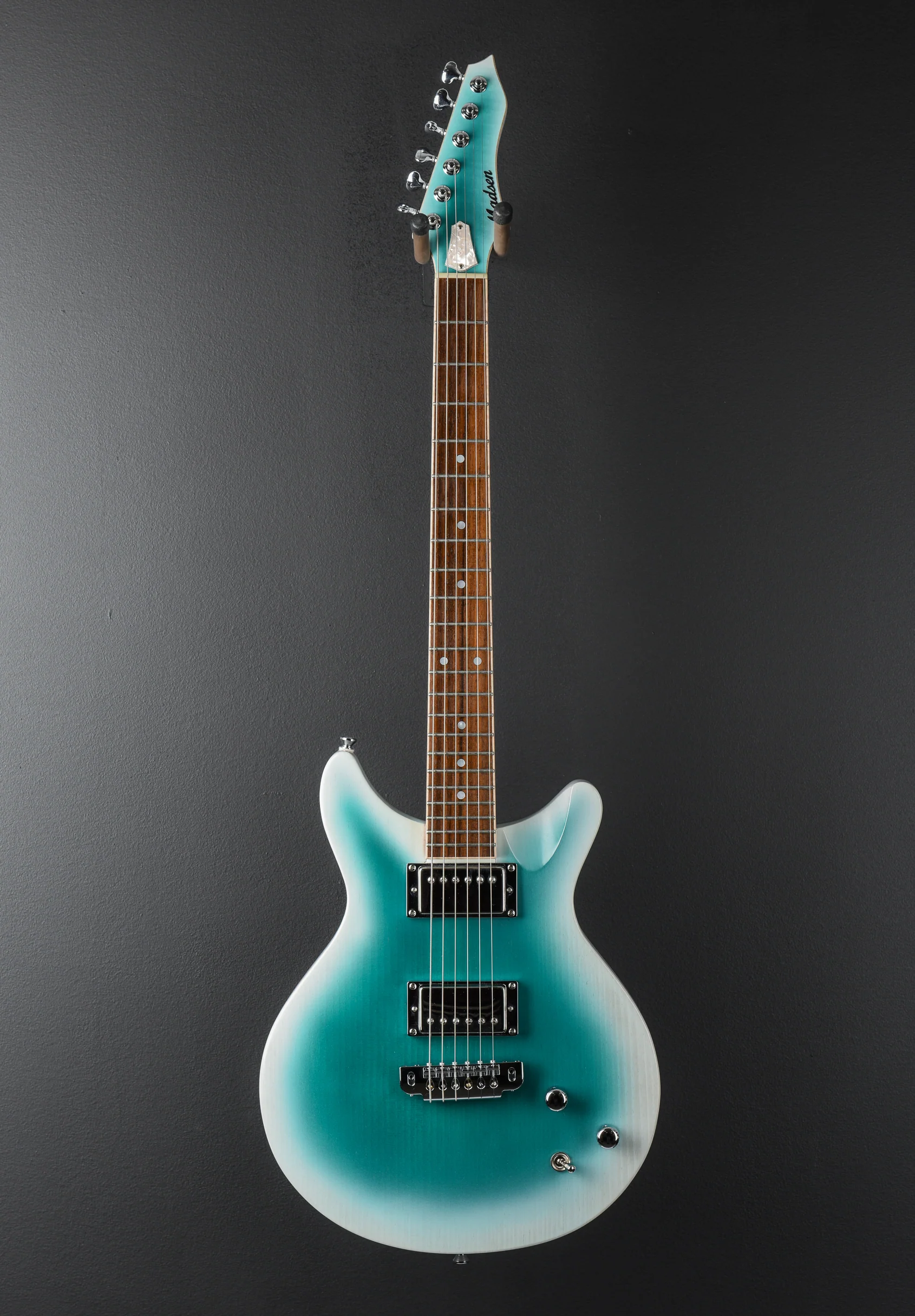 DC - White/Forest Green Burst - Image 4