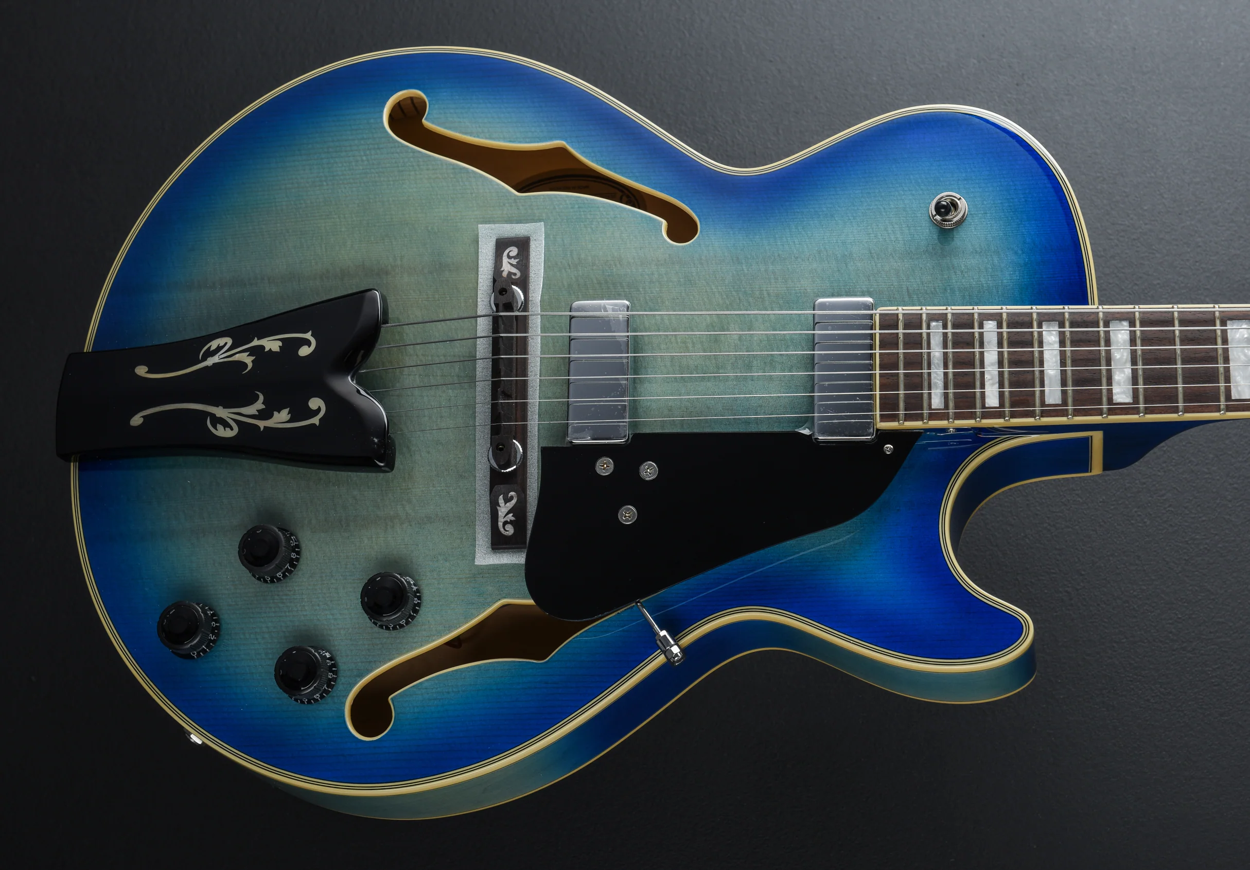 GB10EMJBB George Benson Signature Hollowbody - Jet Blue Burst