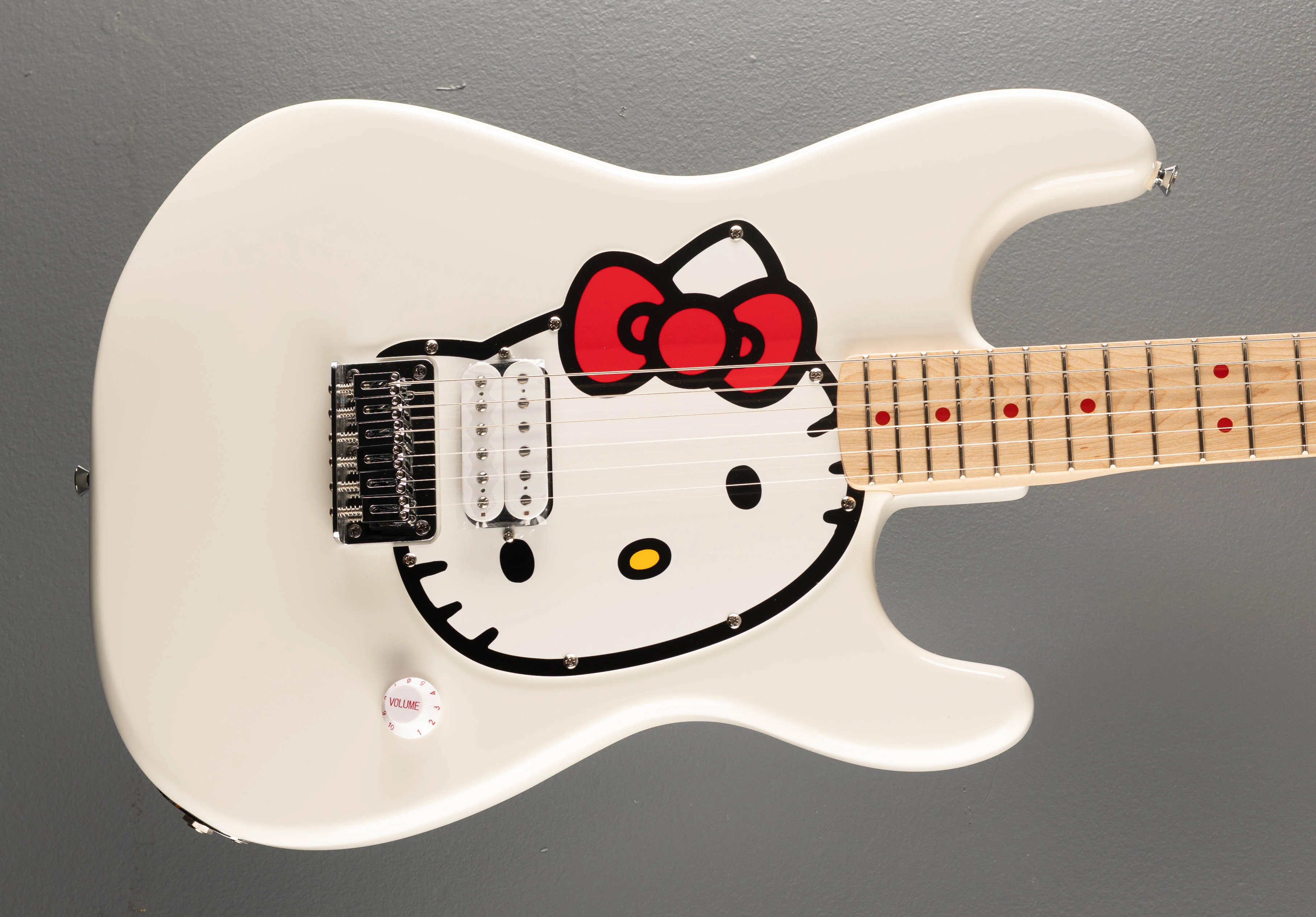 Hello Kitty Stratocaster - White
