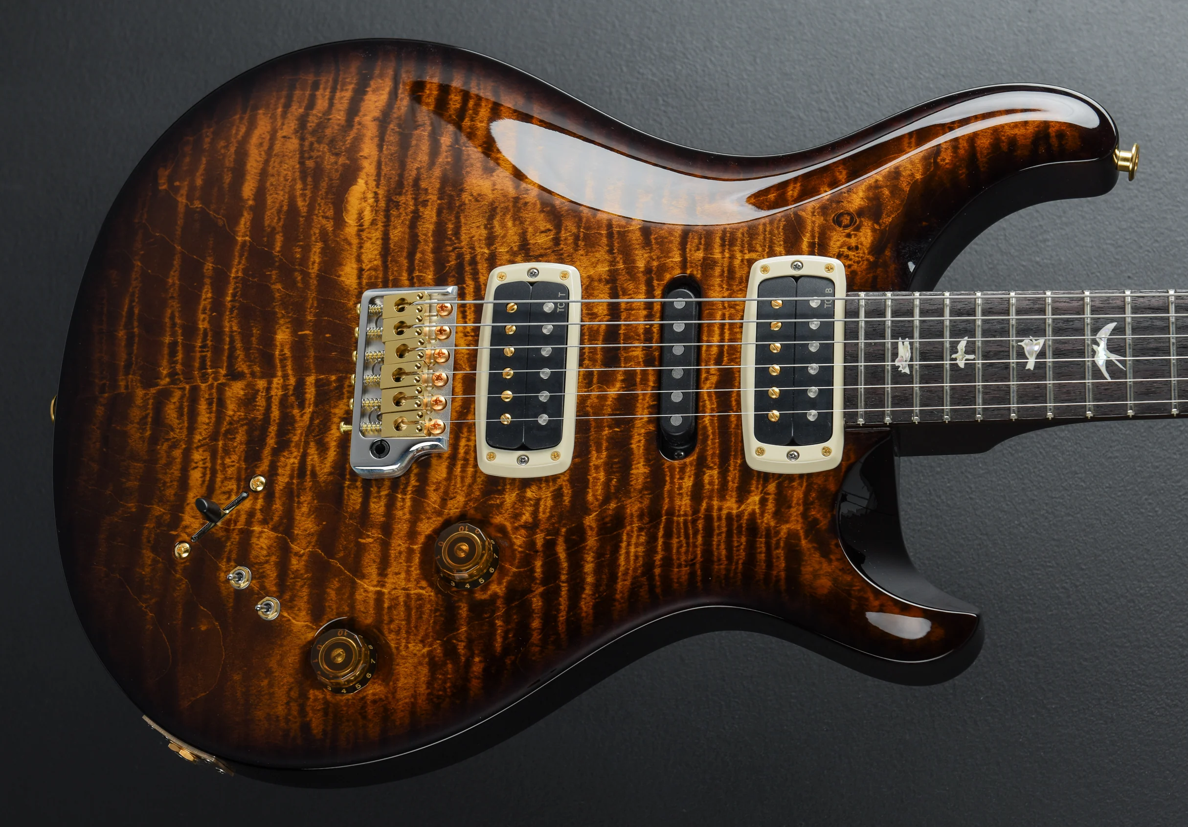 Modern Eagle V 10 Top - Black Gold Wraparound Burst