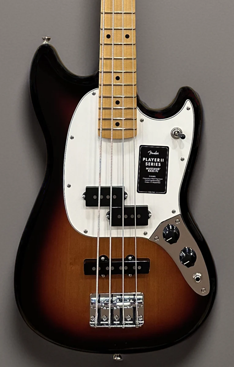 Player II Mustang Bass PJ - 3 Color Sunburst w/Maple - Image 2