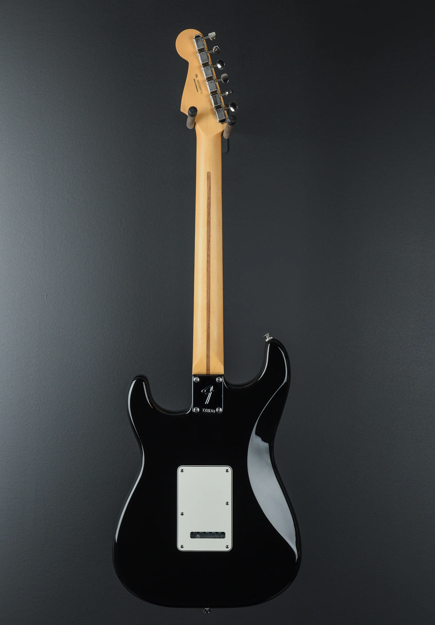Player II Stratocaster - Black w/Maple - Image 4