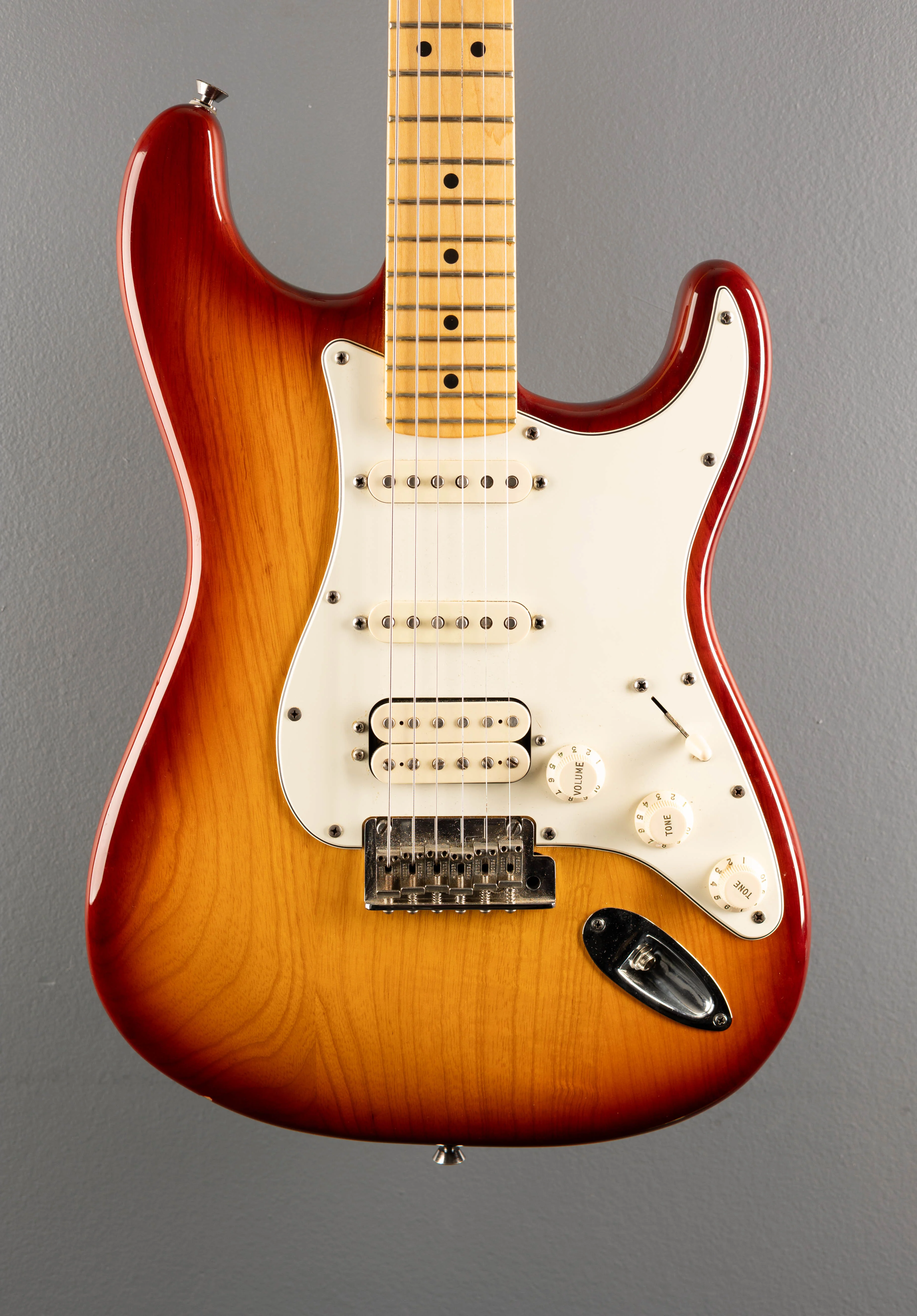 USED American Standard Stratocaster HSS, '13 - Image 2