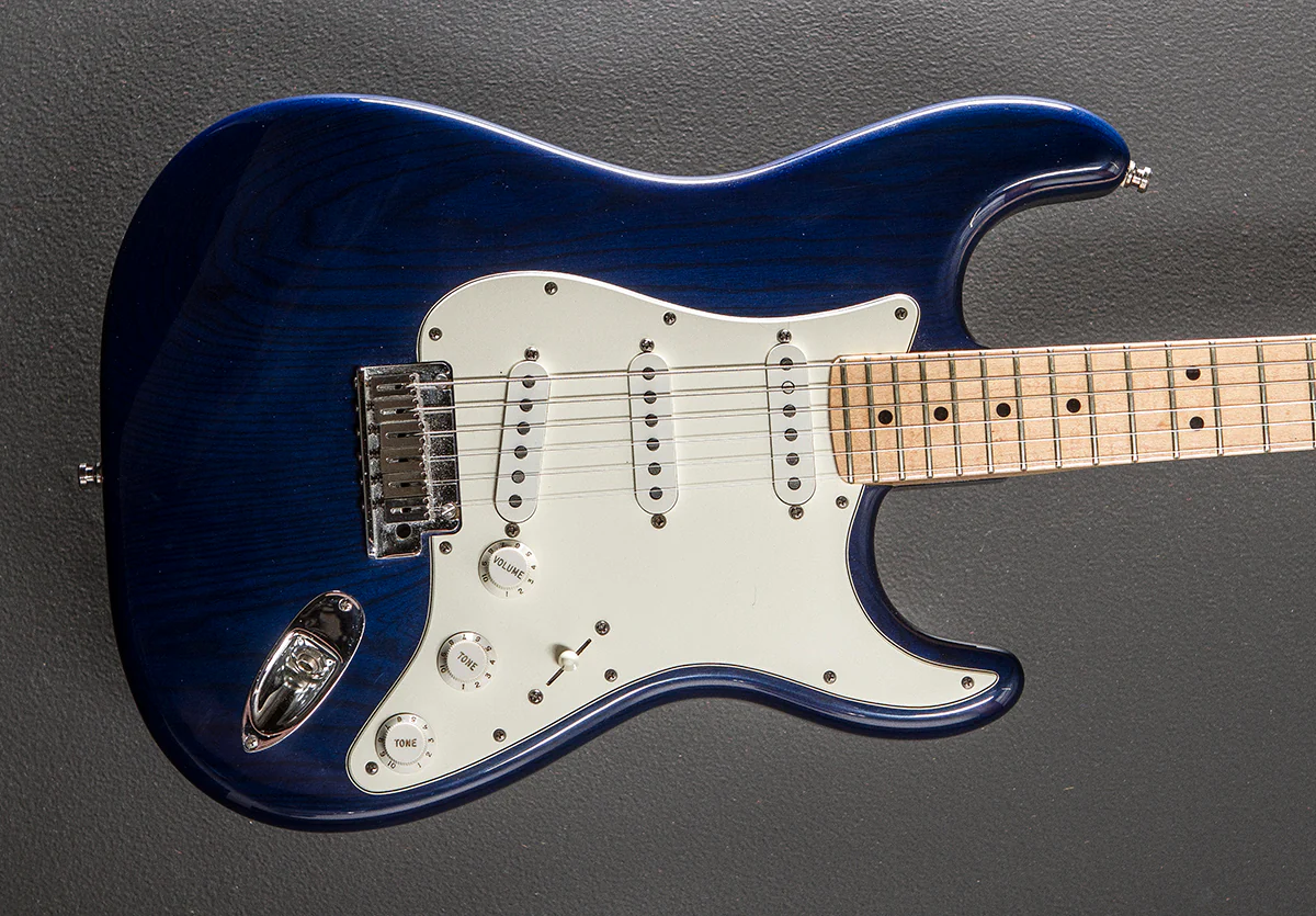 Used Custom Classic Strat '00