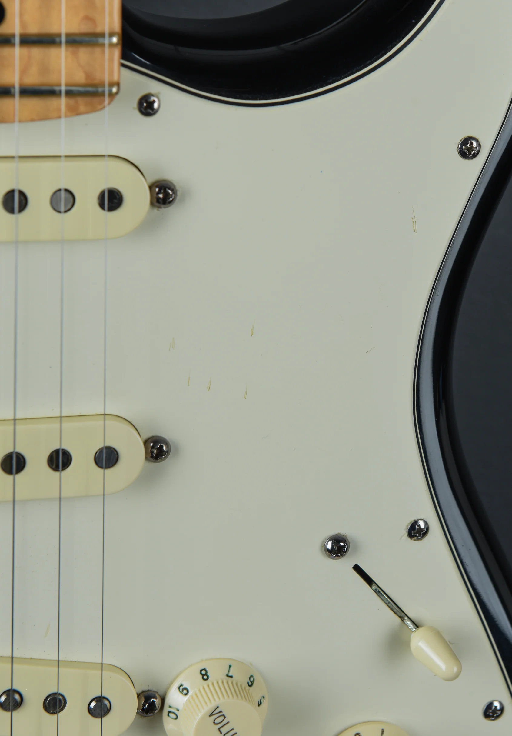 USED Custom Classic Stratocaster "V" Neck - 3-Color Sunburst '08 - Image 8