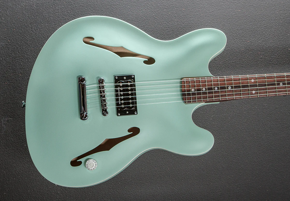 Used Tom DeLonge Starcaster '24